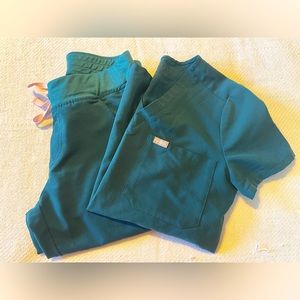 XS Figs Scrubs Set